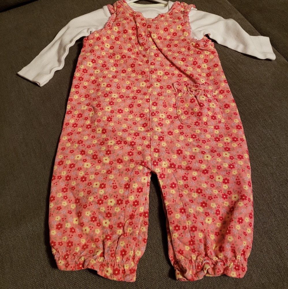 Long sleeve onesie and pink flowered jumper